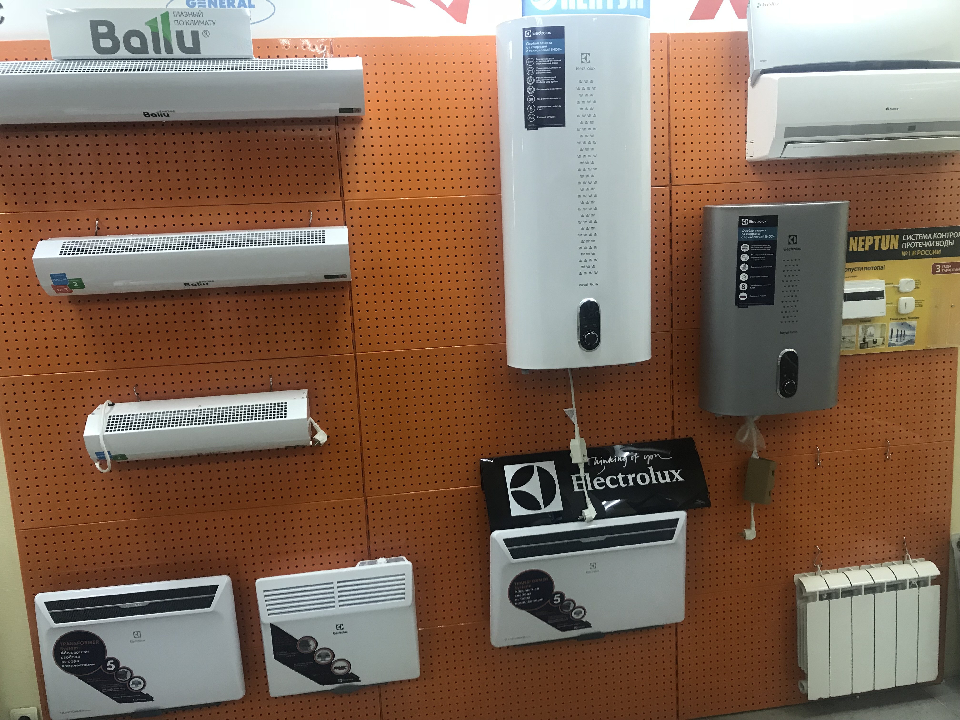 Тепловые завесы Ballu и водонагреватели Electrolux на стенде